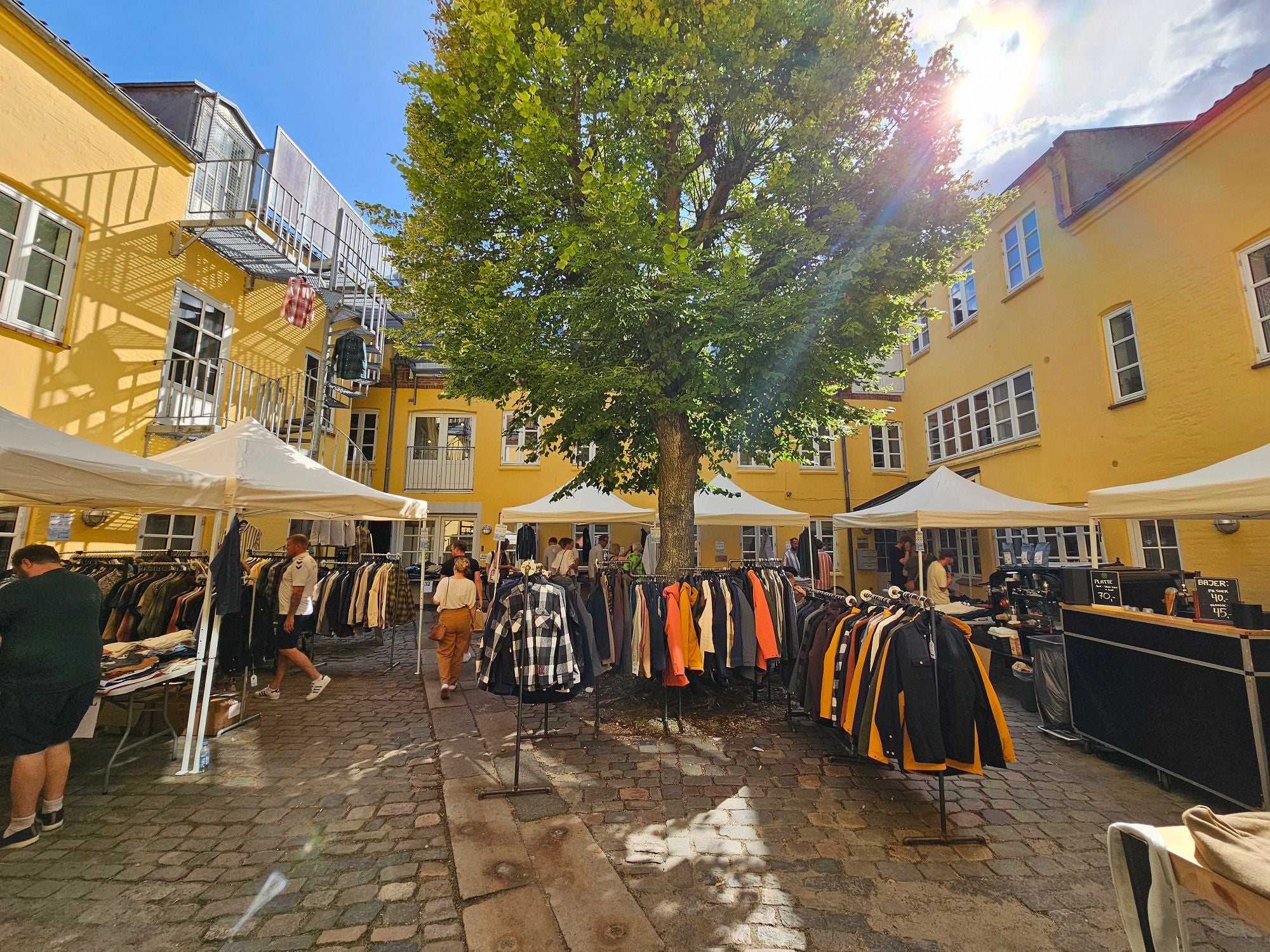 LAKOR slideshow image