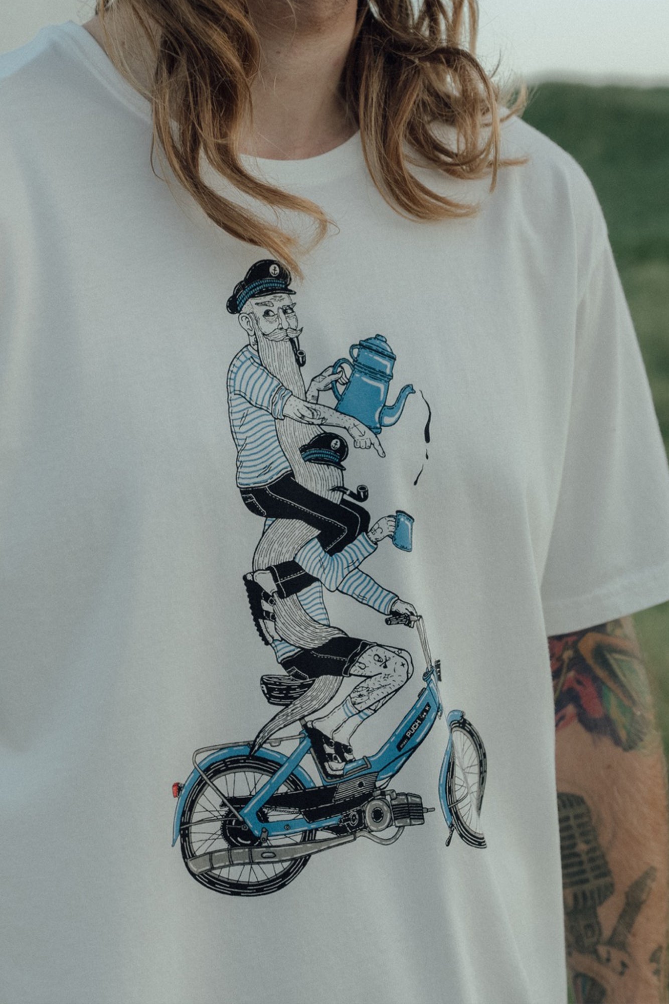 Hitching A Ride T-shirt (Starwhite)