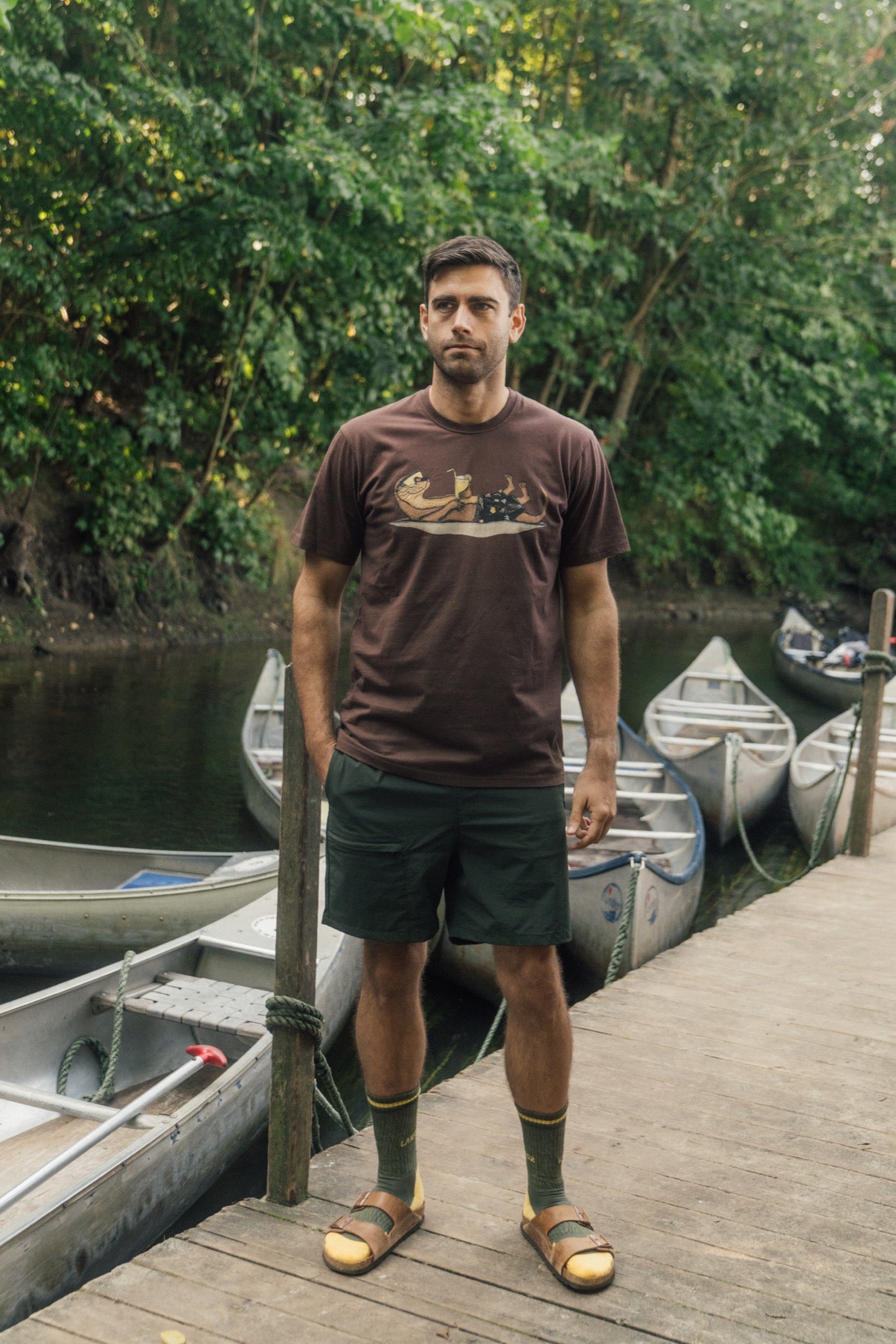 LAKOR An Otter Vacation T-shirt T-Shirt Chicory Coffee