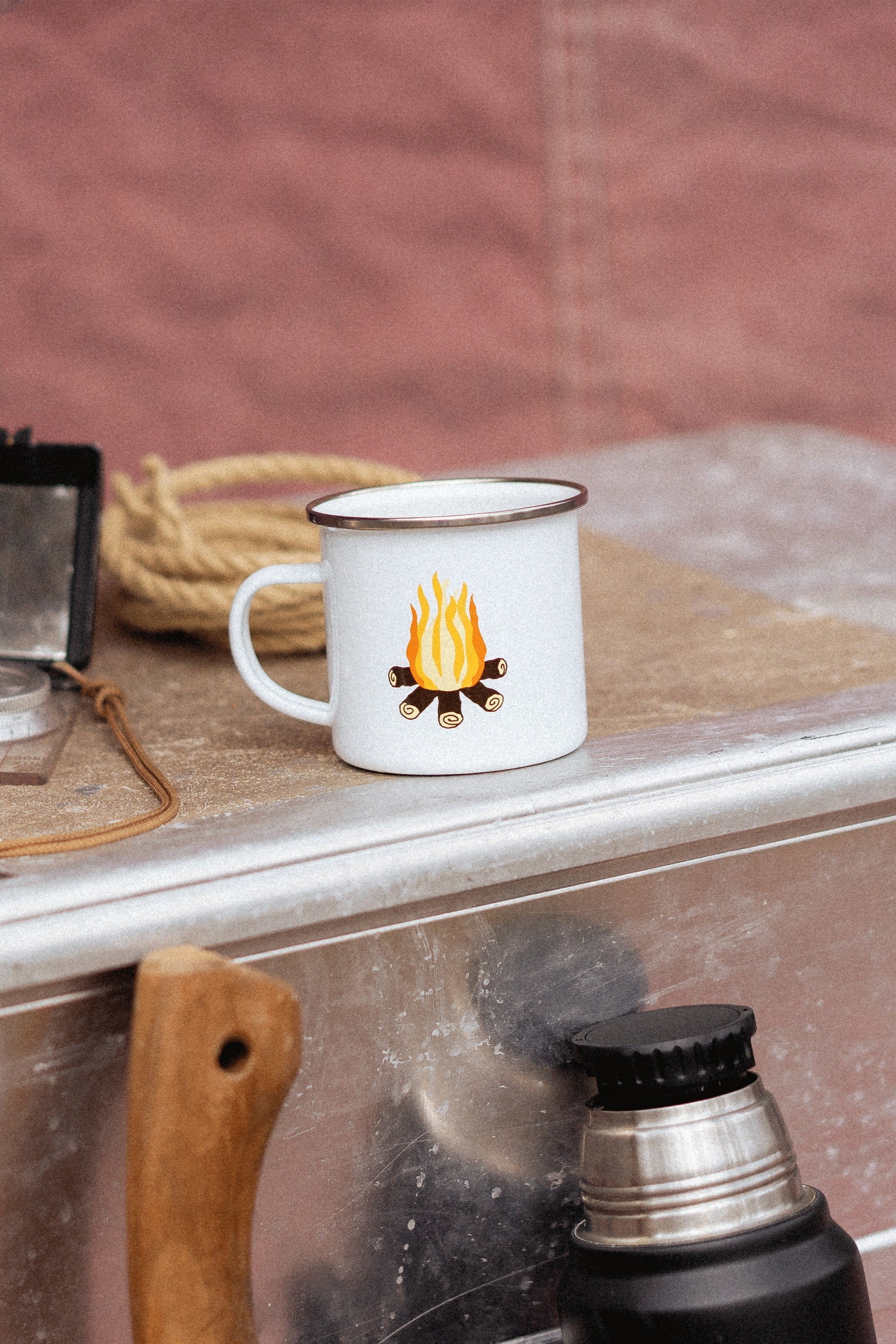 LAKOR Campfire Emaljekrus Mug White