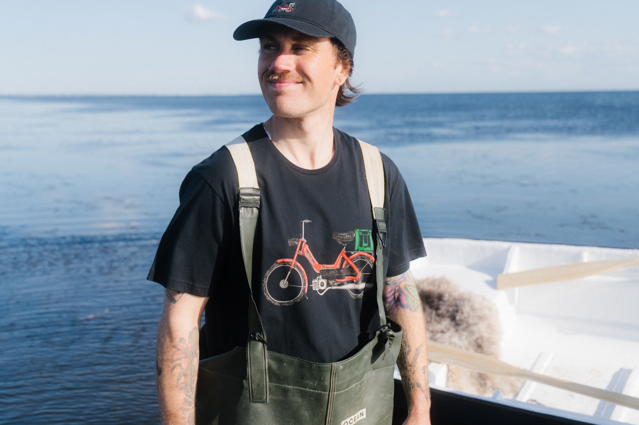 Red Maxi Cap (Black)