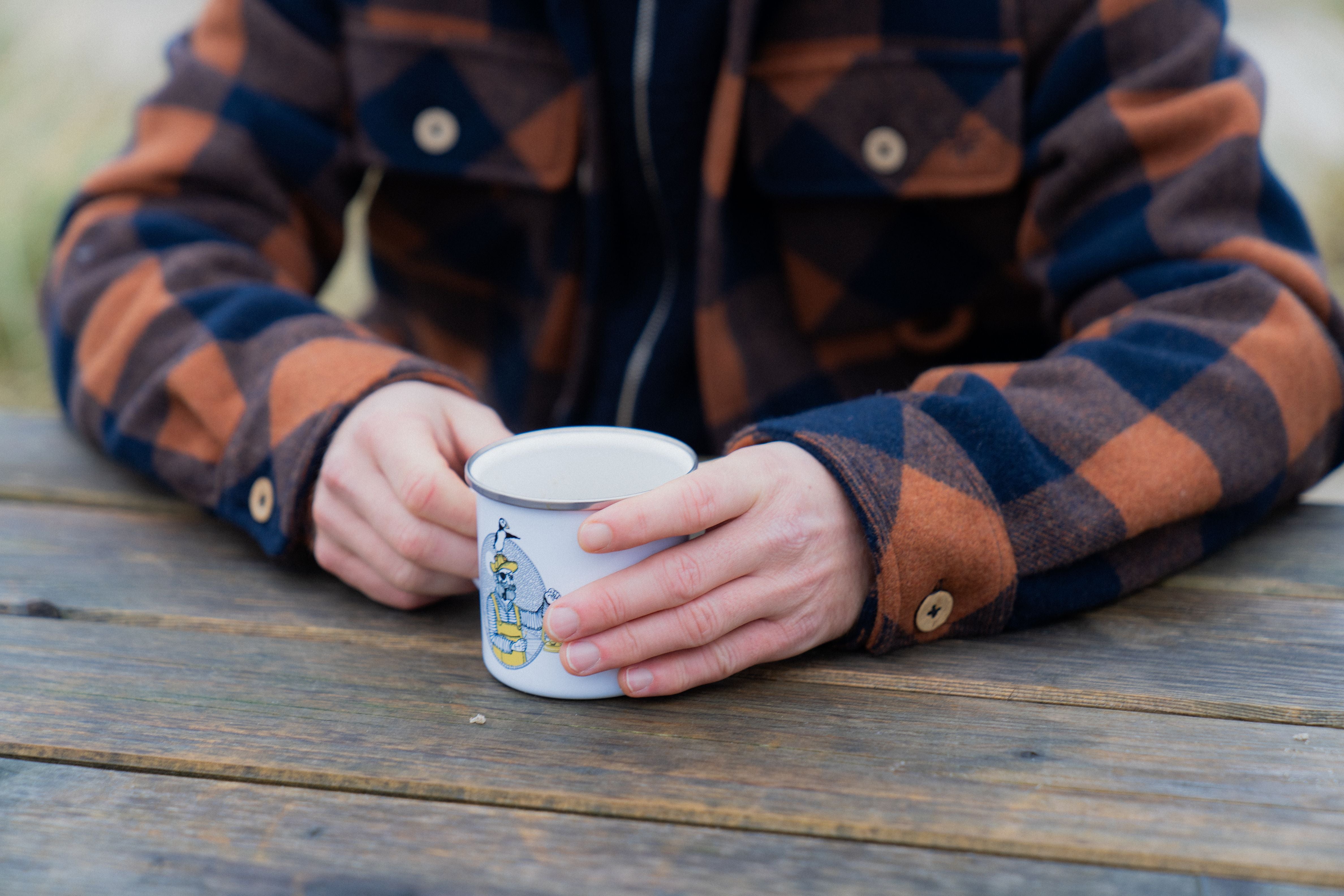 Light The Way Emaille Tasse