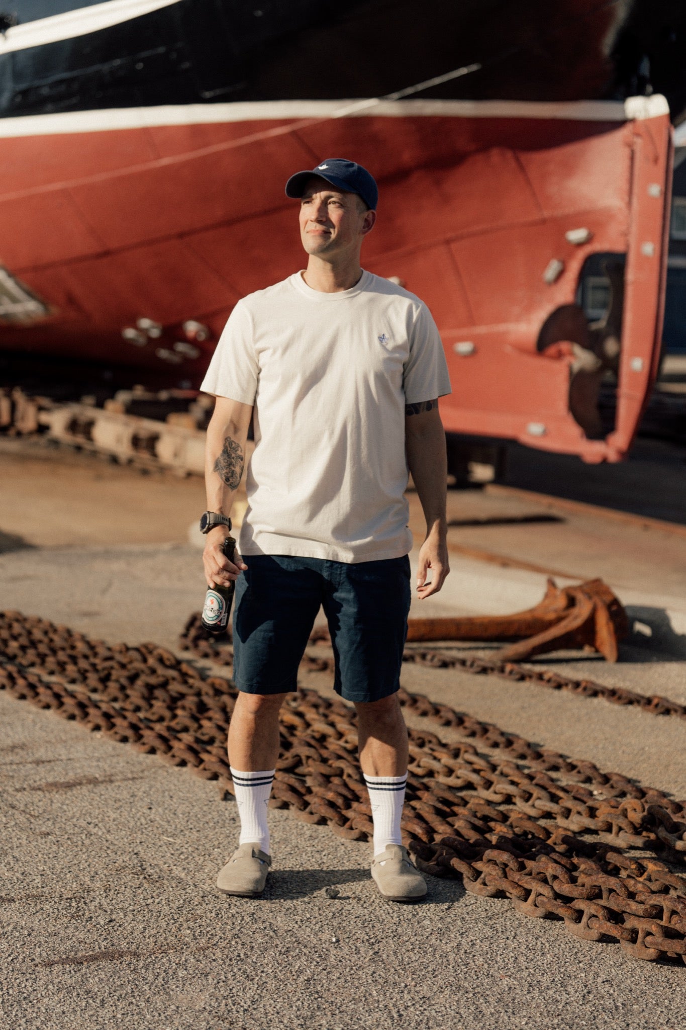 LAKOR Mini Paper Hat T-shirt T-Shirt Rainy Day