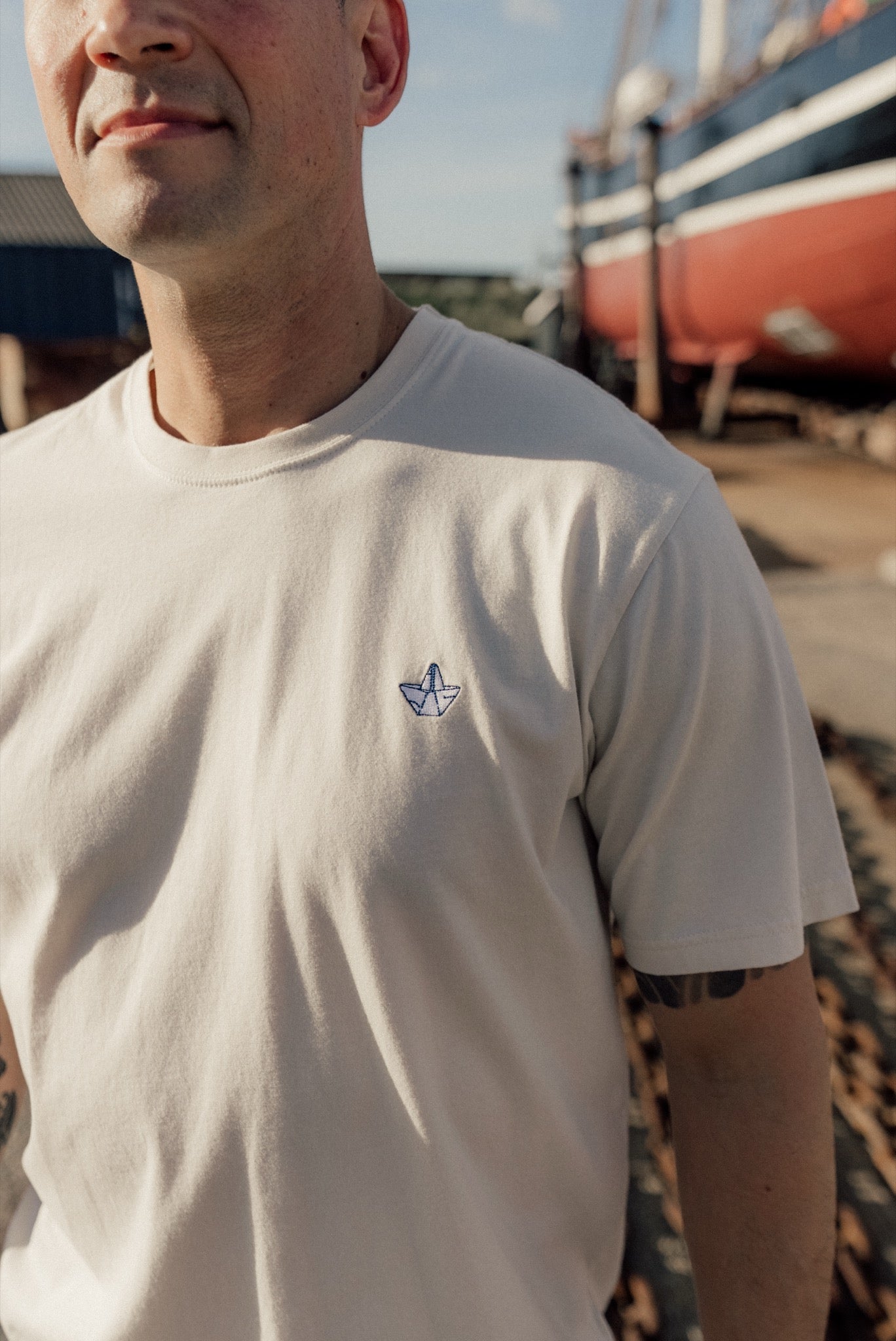 LAKOR Mini Paper Hat T-shirt T-Shirt Rainy Day