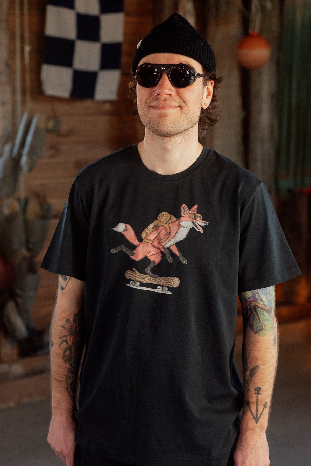LAKOR Pushing the Log T-shirt T-Shirt Moonless Night