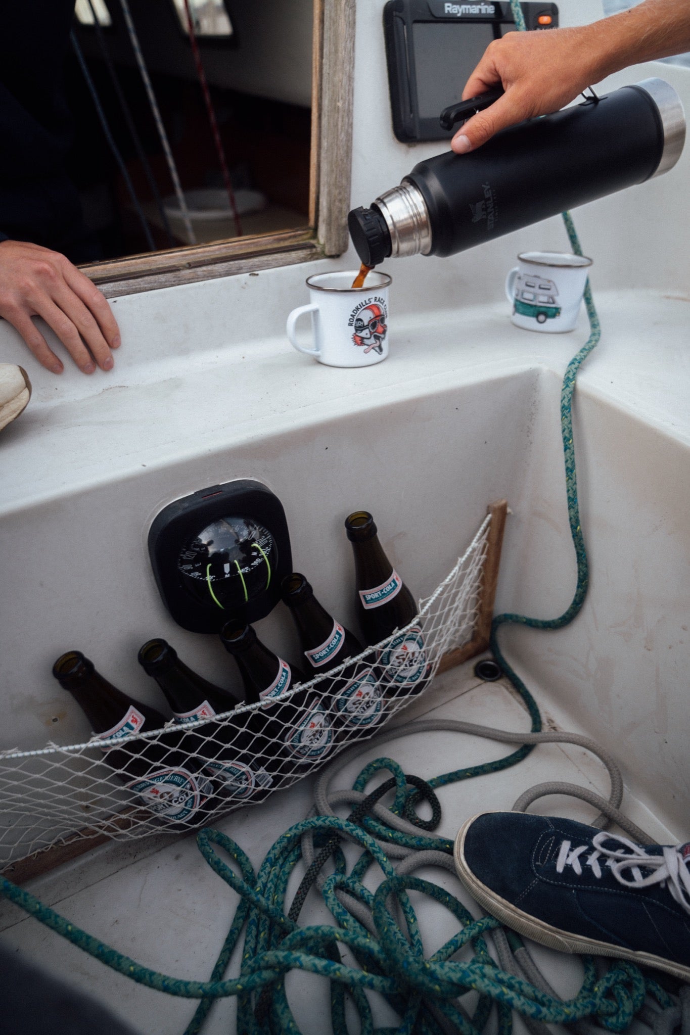 Roadkills' Race Club Emaljekrus - White