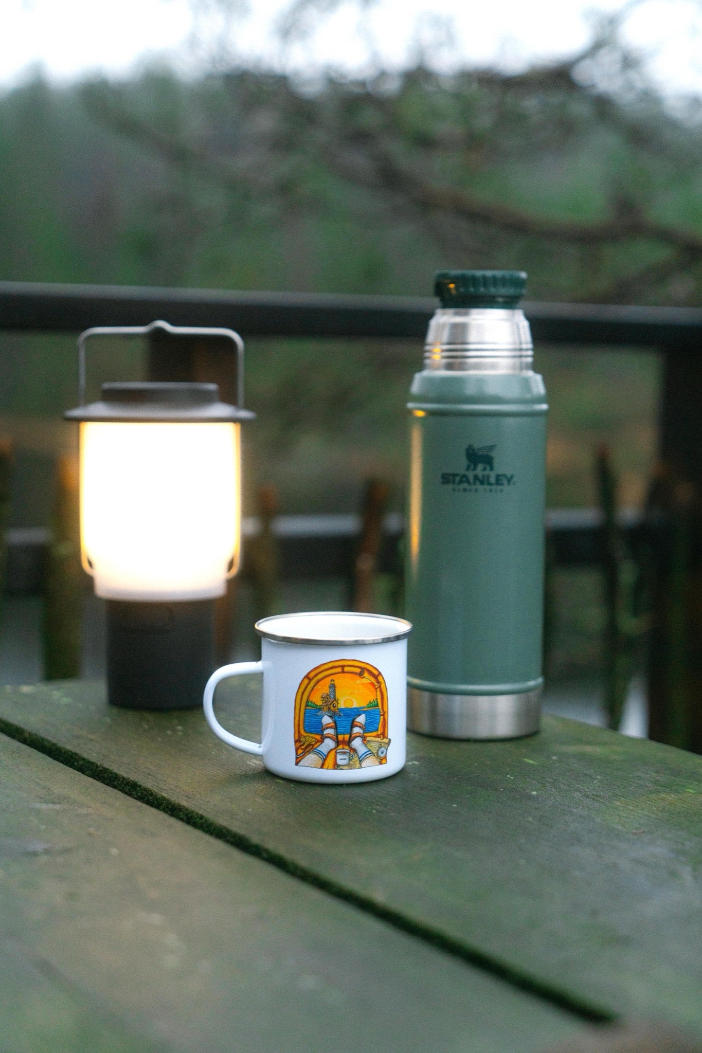 LAKOR Room with a View Emaljekrus Mug White