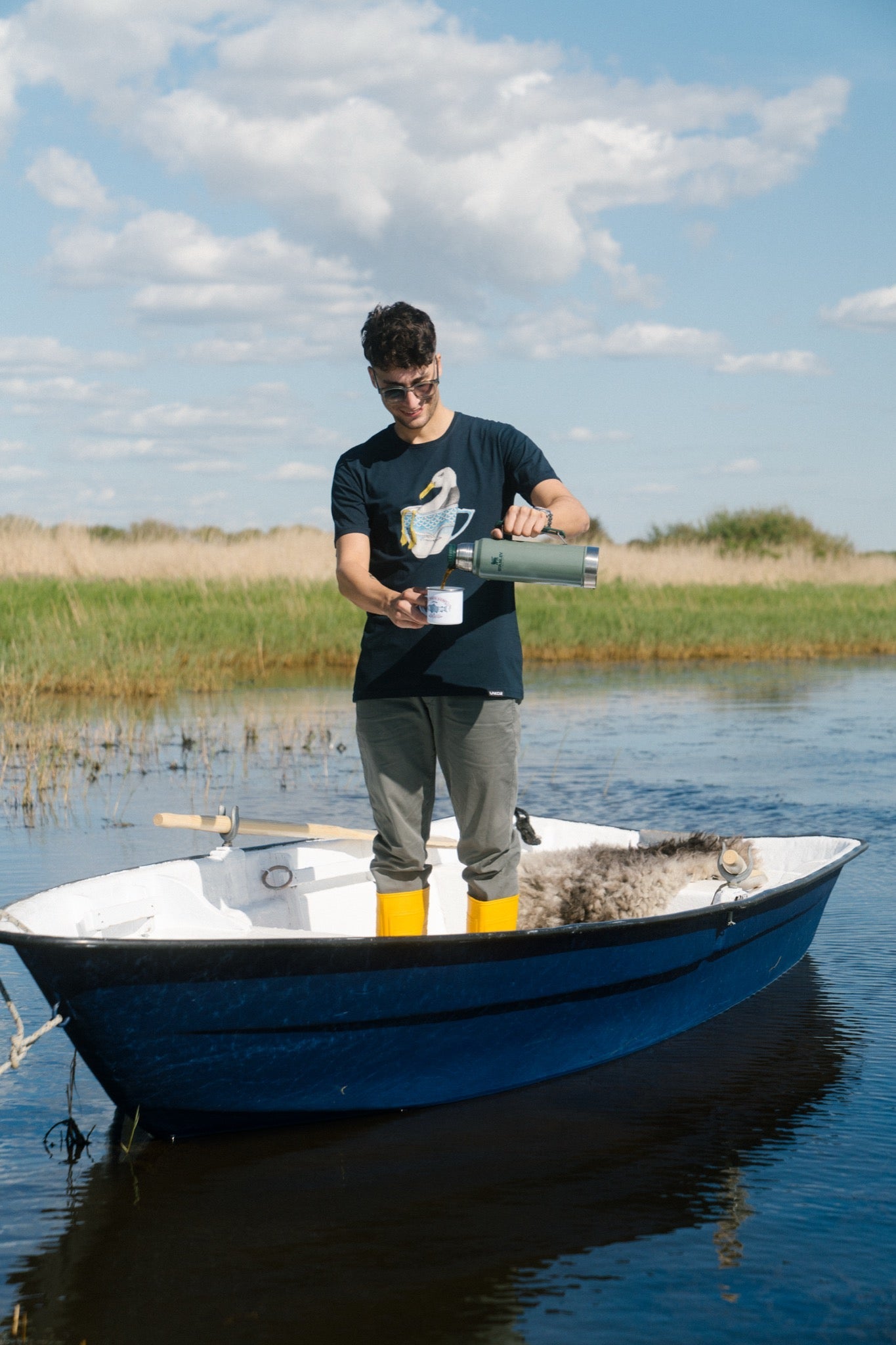 LAKOR Seagull in a Cup T-shirt T-Shirt Blueberry