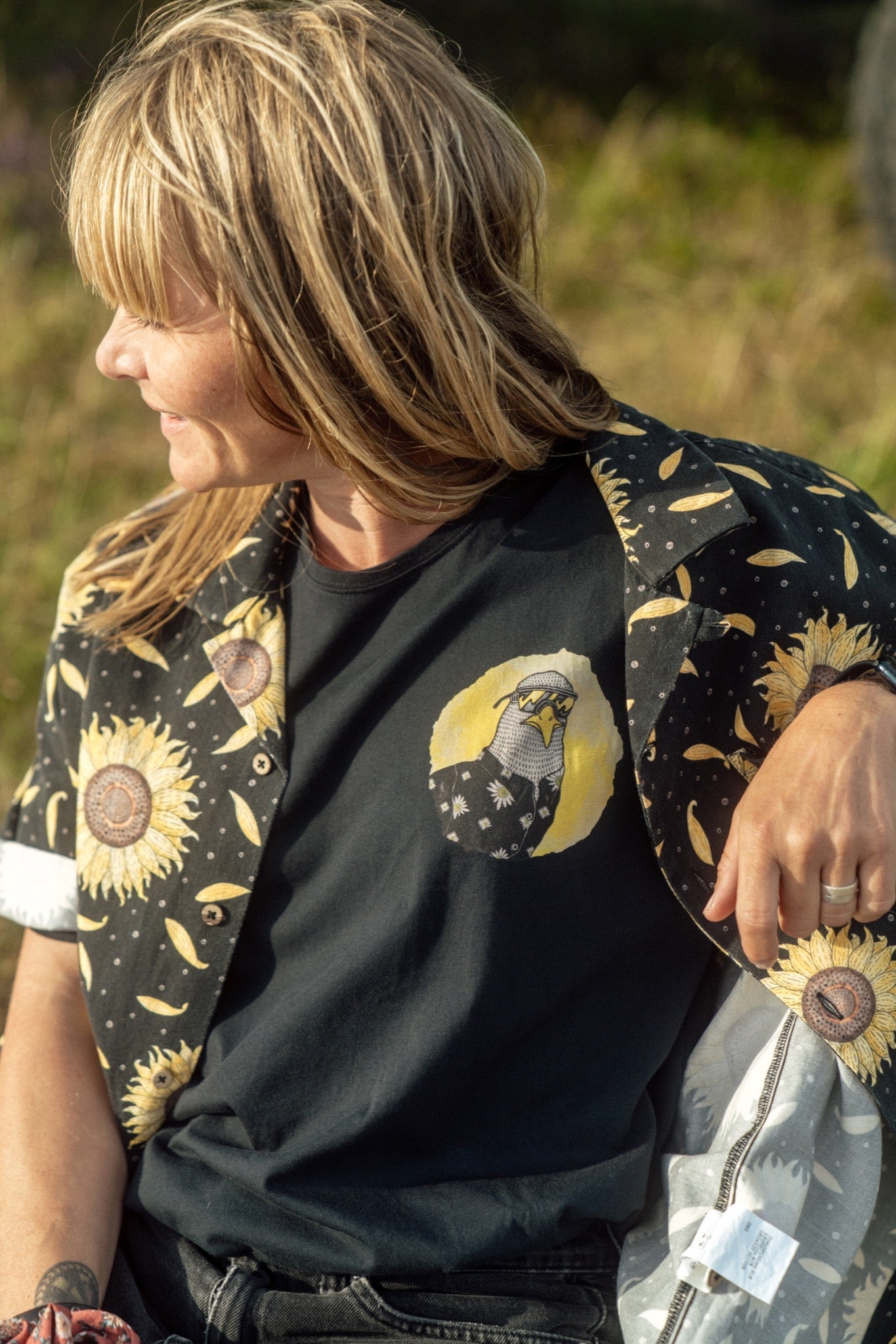 Sunshine Seagull T-shirt - Moonless Night