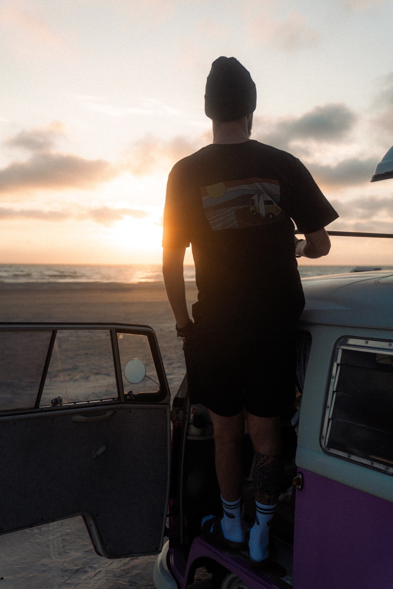 LAKOR Trippin' T-shirt T-Shirt Moonless Night