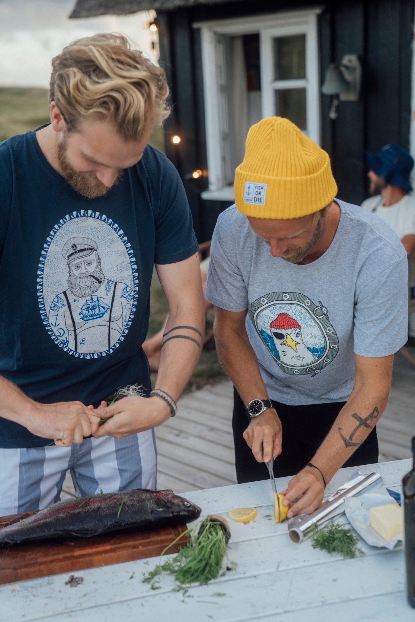 Porthole T-Shirt (Light Grey)